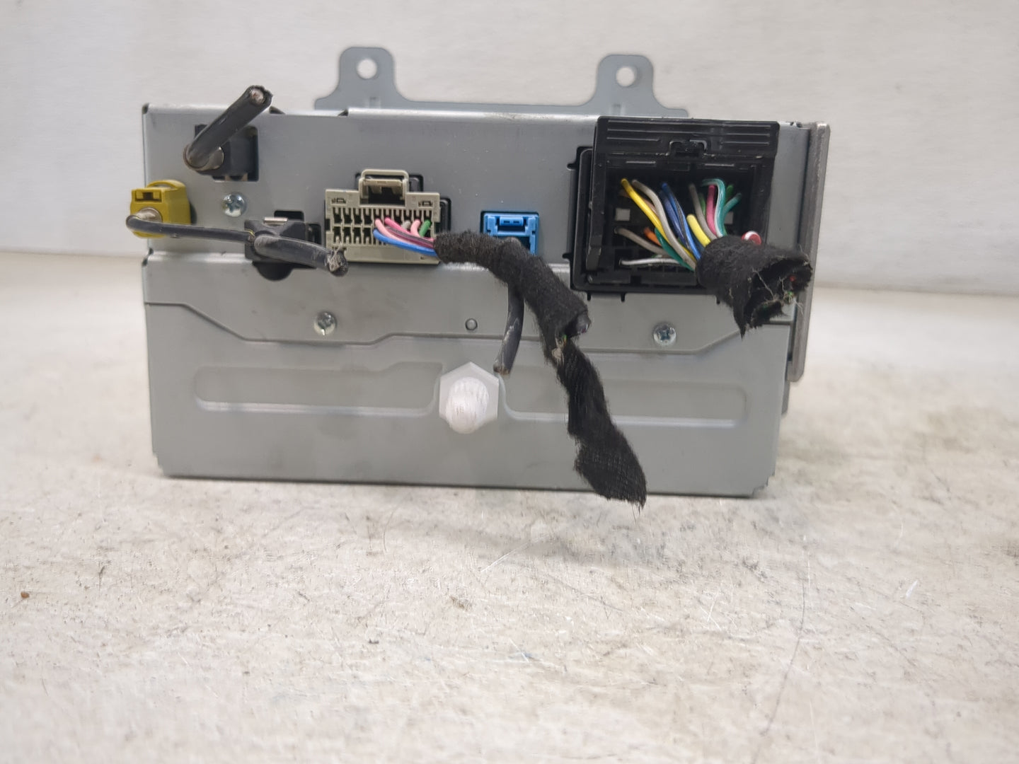 2016 Chevrolet Equinox Radio AM FM Cd Player Receiver Replacement P/N:84026074 Fits Fits 2014 OEM Used Auto Parts - Oemuseda