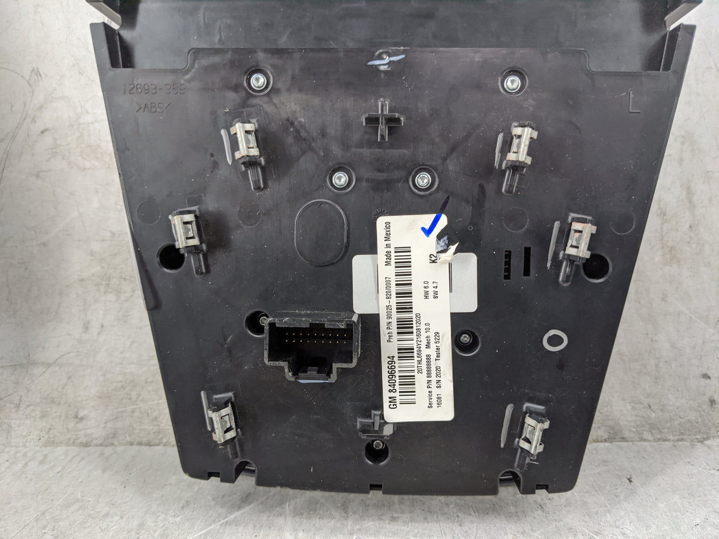 2016-2017 Chevrolet Equinox Radio Control Panel 1474536 - Oemusedautoparts1.com