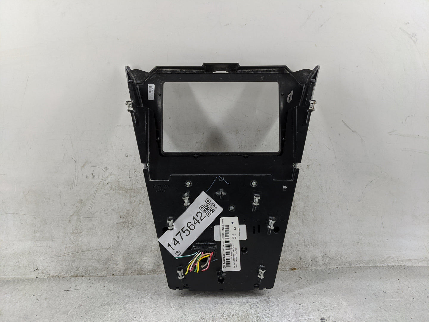 2016-2017 Chevrolet Equinox Radio Control Panel 1475642 - Oemusedautoparts1.com