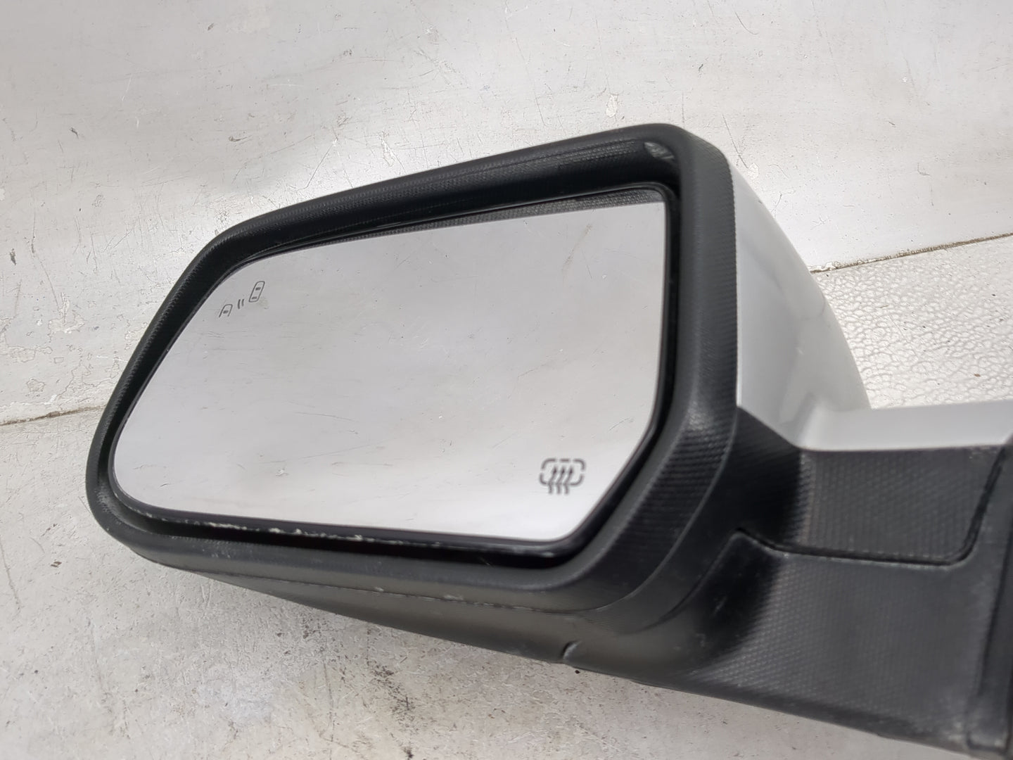 2016-2017 Chevrolet Equinox Driver Side View Mirror - Left Door Mirror OEM Used - Oemusedautoparts1.com