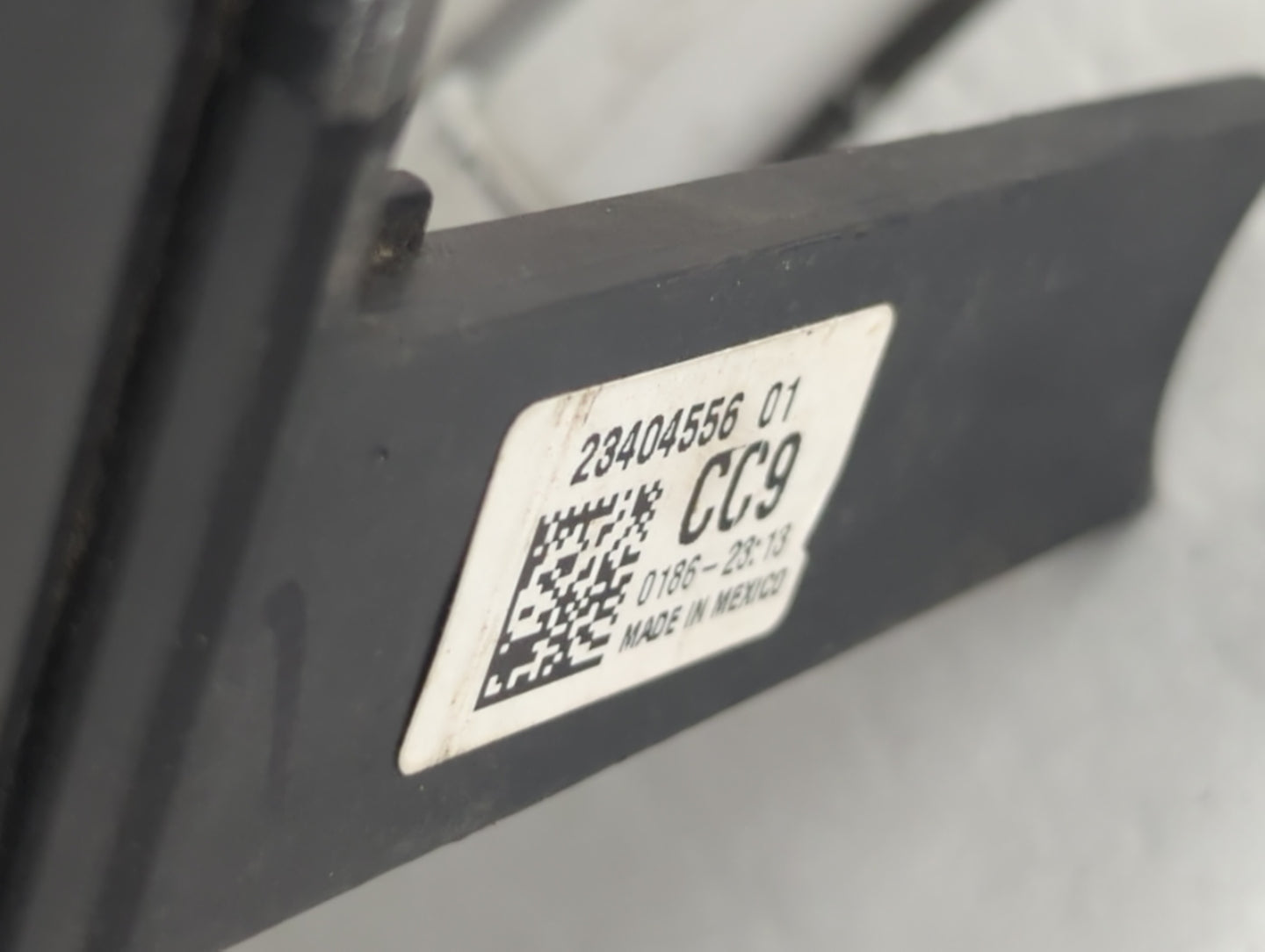 2016-2017 Chevrolet Equinox Fusebox Fuse Box Panel Relay Module P/N:23404556 04692235AD, KAB07C04C6 Fits Fits 2016 2017 OEM 