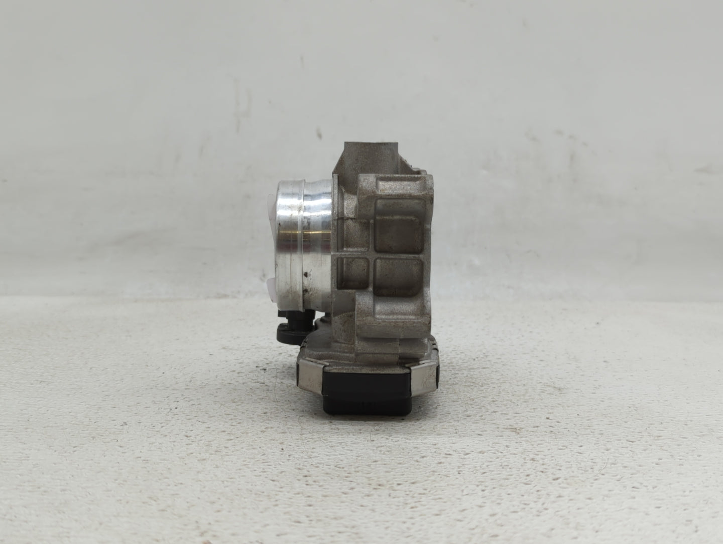2018-2019 Chevrolet Equinox Throttle Body P/N:12671379AA Fits Fits 2016 2017 2018 2019 OEM Used Auto Parts - Oemusedautopart
