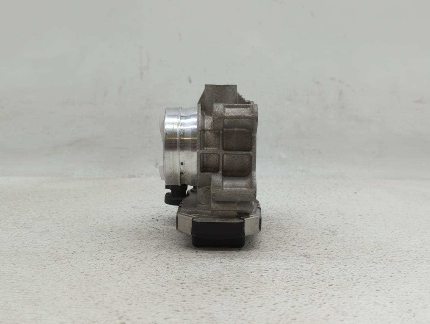 2018-2019 Chevrolet Equinox Throttle Body P/N:12671379AA Fits Fits 2016 2017 2018 2019 OEM Used Auto Parts - Oemusedautopart
