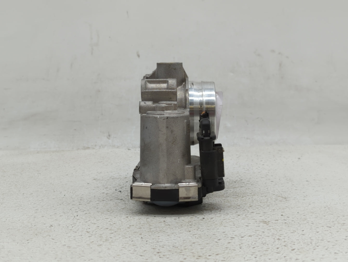 2018-2019 Chevrolet Equinox Throttle Body P/N:12671379AA Fits Fits 2016 2017 2018 2019 OEM Used Auto Parts - Oemusedautopart