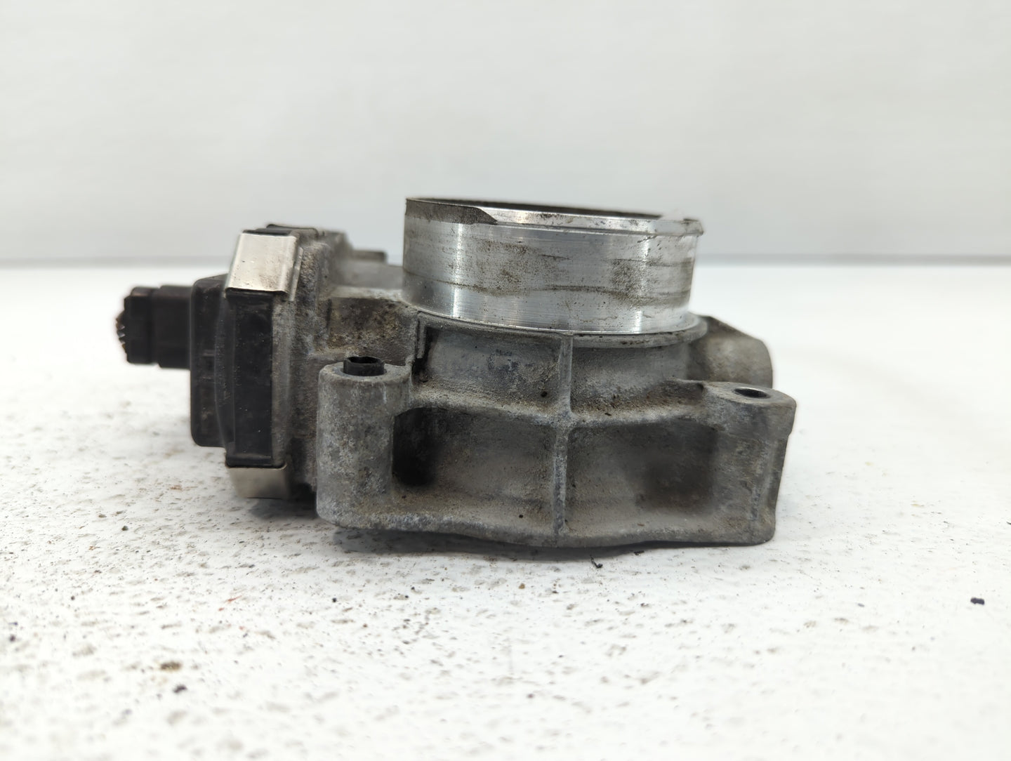 2016-2017 Chevrolet Equinox Throttle Body P/N:12669146AA 12632101CA, 12670834AA Fits Fits 2016 2017 OEM Used Auto Parts - Oe