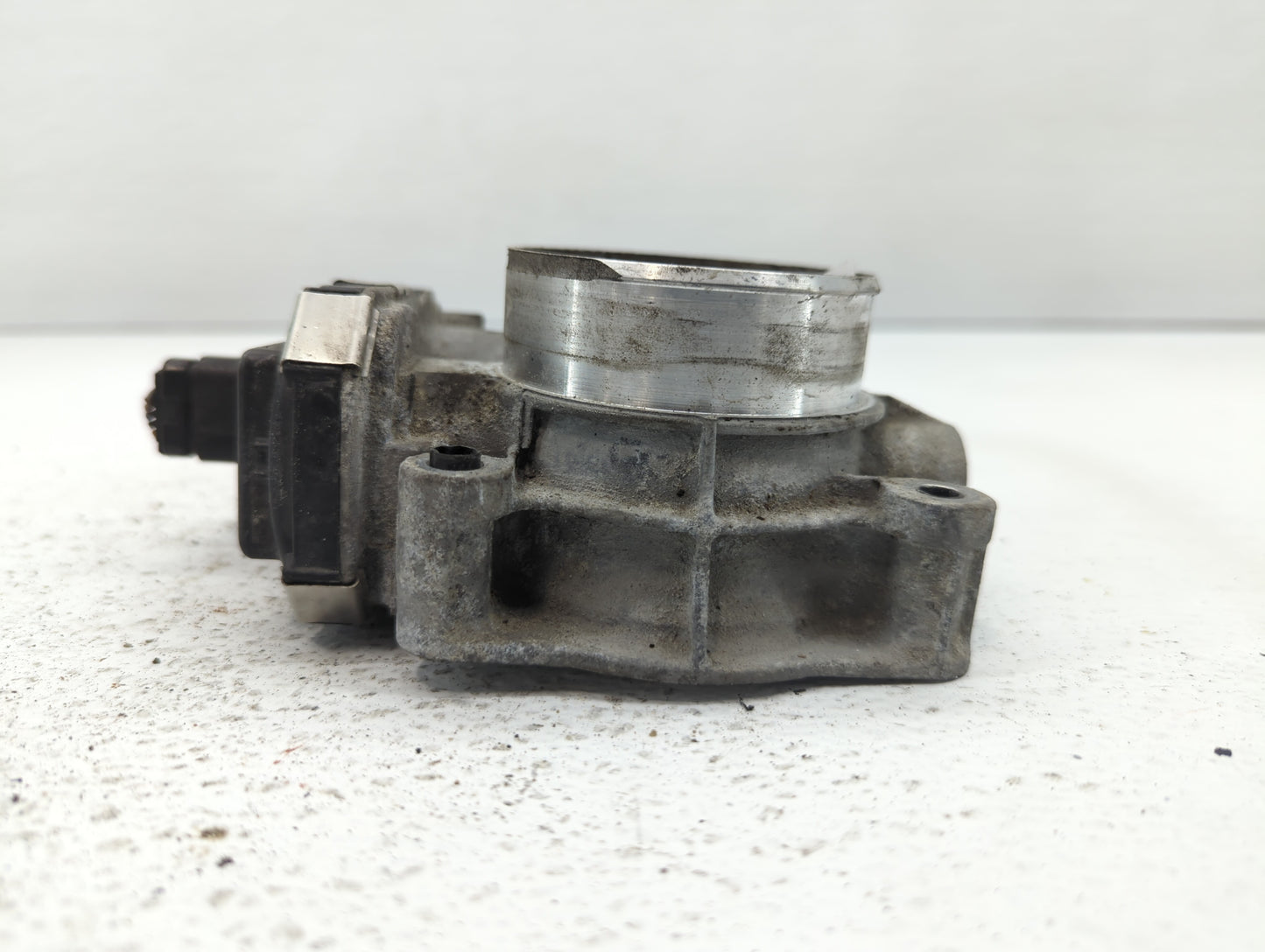 2016-2017 Chevrolet Equinox Throttle Body P/N:12669146AA 12632101CA, 12670834AA Fits Fits 2016 2017 OEM Used Auto Parts - Oe