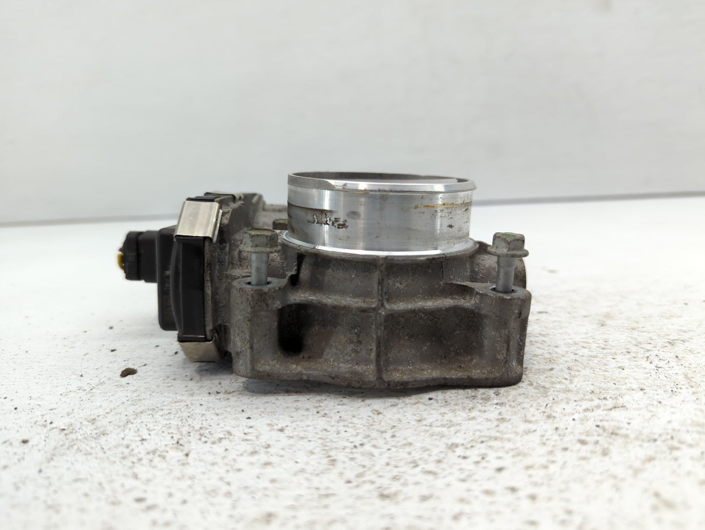 2016-2017 Chevrolet Equinox Throttle Body P/N:12669146AA Fits Fits 2016 2017 OEM Used Auto Parts - Oemusedautoparts1.com