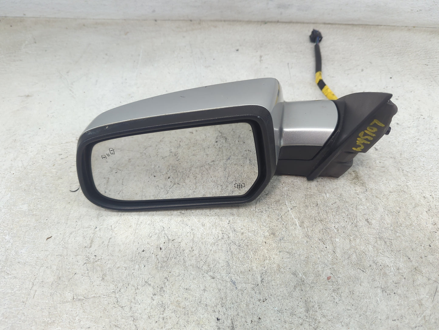 2016-2017 Chevrolet Equinox Driver Side View Mirror - Left Door Mirror OEM Used - Oemusedautoparts1.com