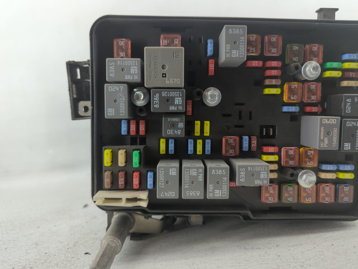 2016 Chevrolet Equinox Fusebox Fuse Box Panel Relay Module P/N:23404555 Fits OEM Used Auto Parts - Oemusedautoparts1.com
