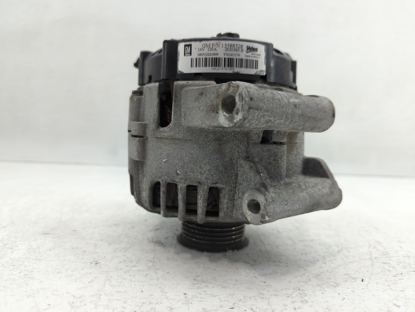 2010-2017 Chevrolet Equinox Alternator Replacement Generator Charging Assembly Engine OEM P/N:13588328 Fits OEM Used Auto Pa