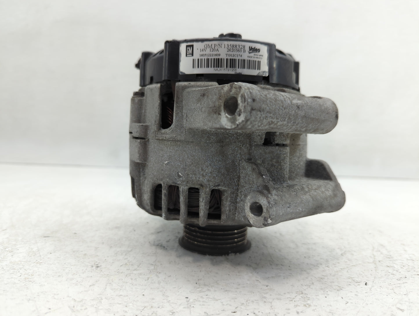 2010-2017 Chevrolet Equinox Alternator Replacement Generator Charging Assembly Engine OEM P/N:13588328 Fits OEM Used Auto Pa