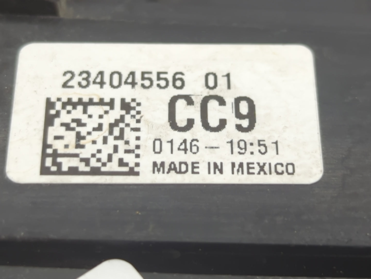 2016-2017 Chevrolet Equinox Fusebox Fuse Box Panel Relay Module P/N:23404556_01 Fits Fits 2016 2017 OEM Used Auto Parts - Oe