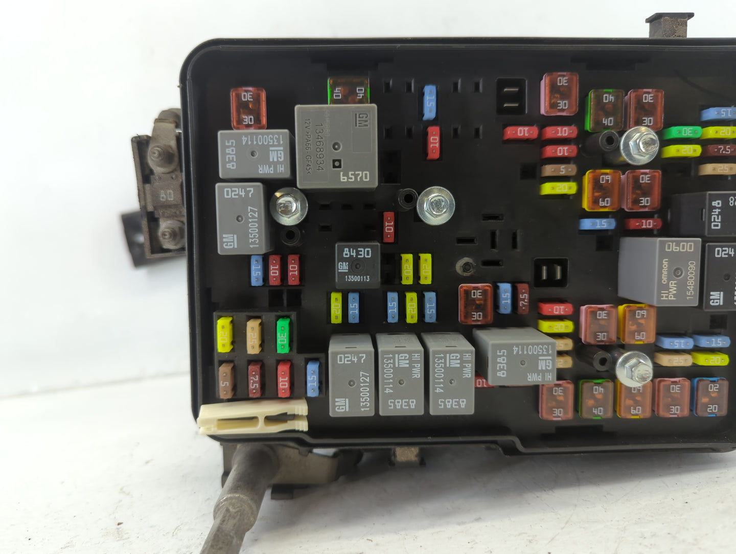 2016 Chevrolet Equinox Fusebox Fuse Box Panel Relay Module P/N:84080470 01 23404556 Fits OEM Used Auto Parts - Oemusedautopa