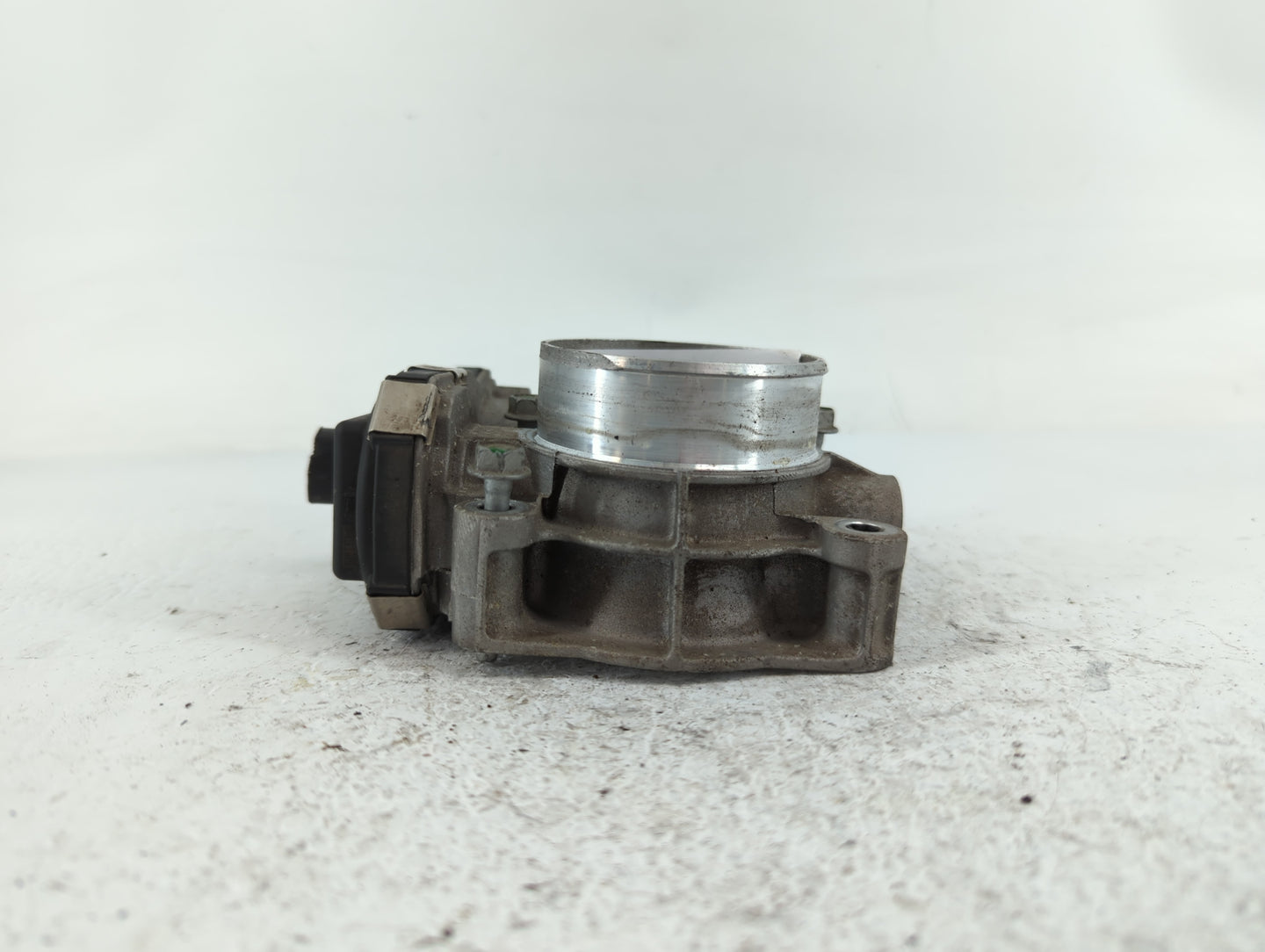 2016-2017 Chevrolet Equinox Throttle Body P/N:12669146AA Fits Fits 2016 2017 OEM Used Auto Parts - Oemusedautoparts1.com