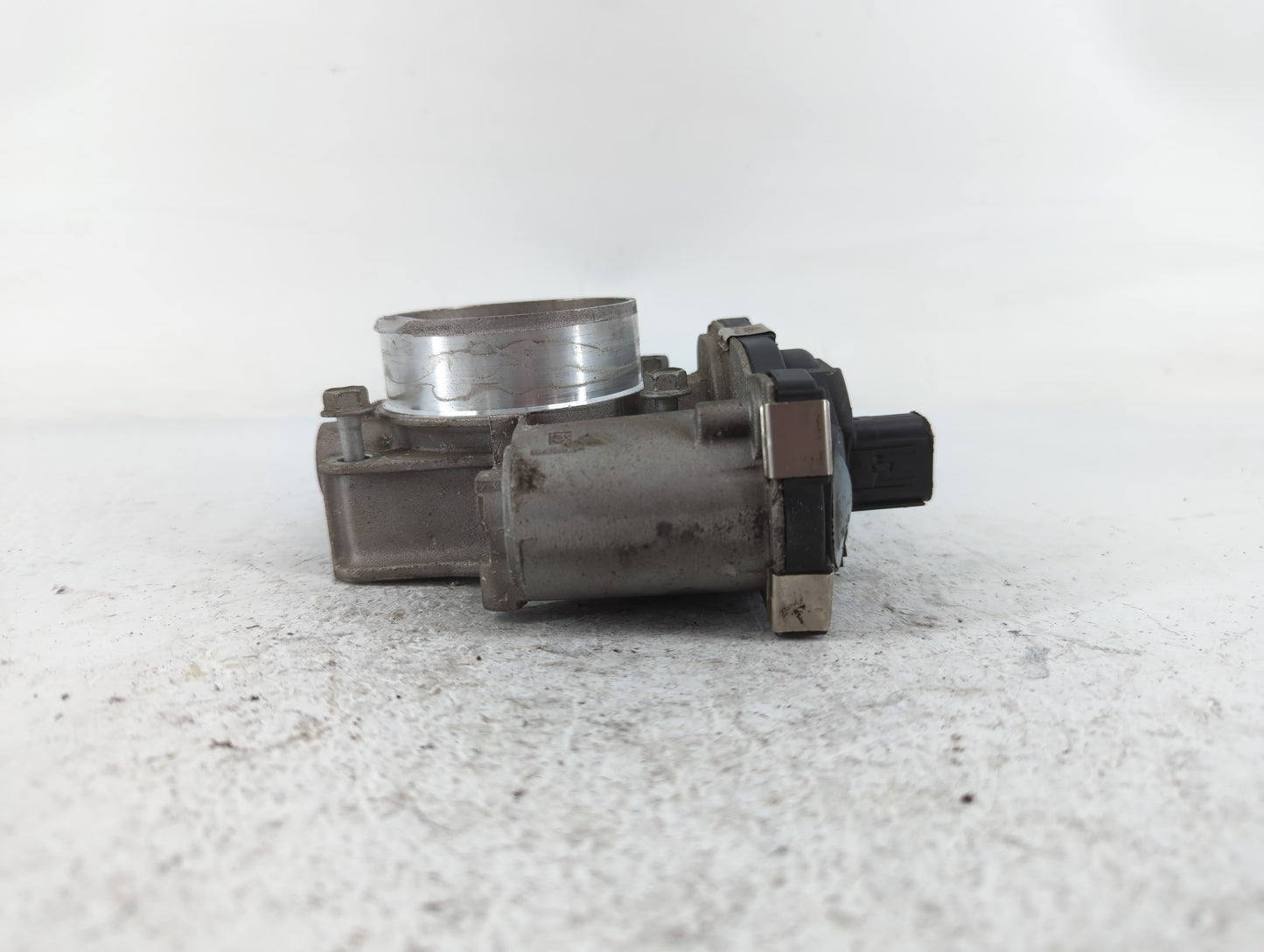 2016-2017 Chevrolet Equinox Throttle Body P/N:12669146AA Fits Fits 2016 2017 OEM Used Auto Parts - Oemusedautoparts1.com