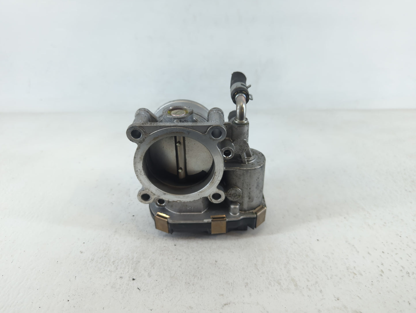 2016-2017 Chevrolet Equinox Throttle Body P/N:8517 REM60-52 Fits Fits 2016 2017 OEM Used Auto Parts - Oemusedautoparts1.com