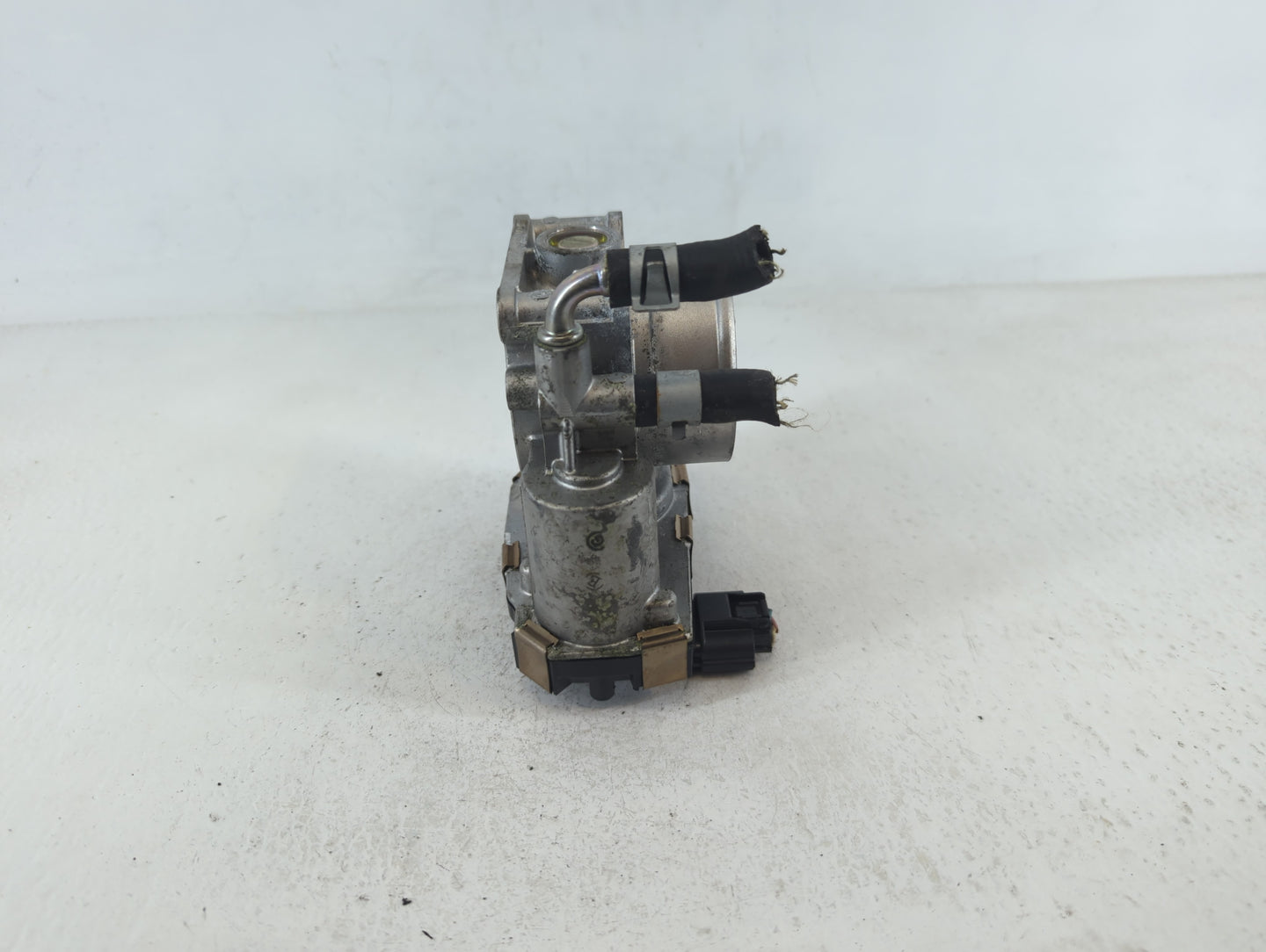 2016-2017 Chevrolet Equinox Throttle Body P/N:8517 REM60-52 Fits Fits 2016 2017 OEM Used Auto Parts - Oemusedautoparts1.com