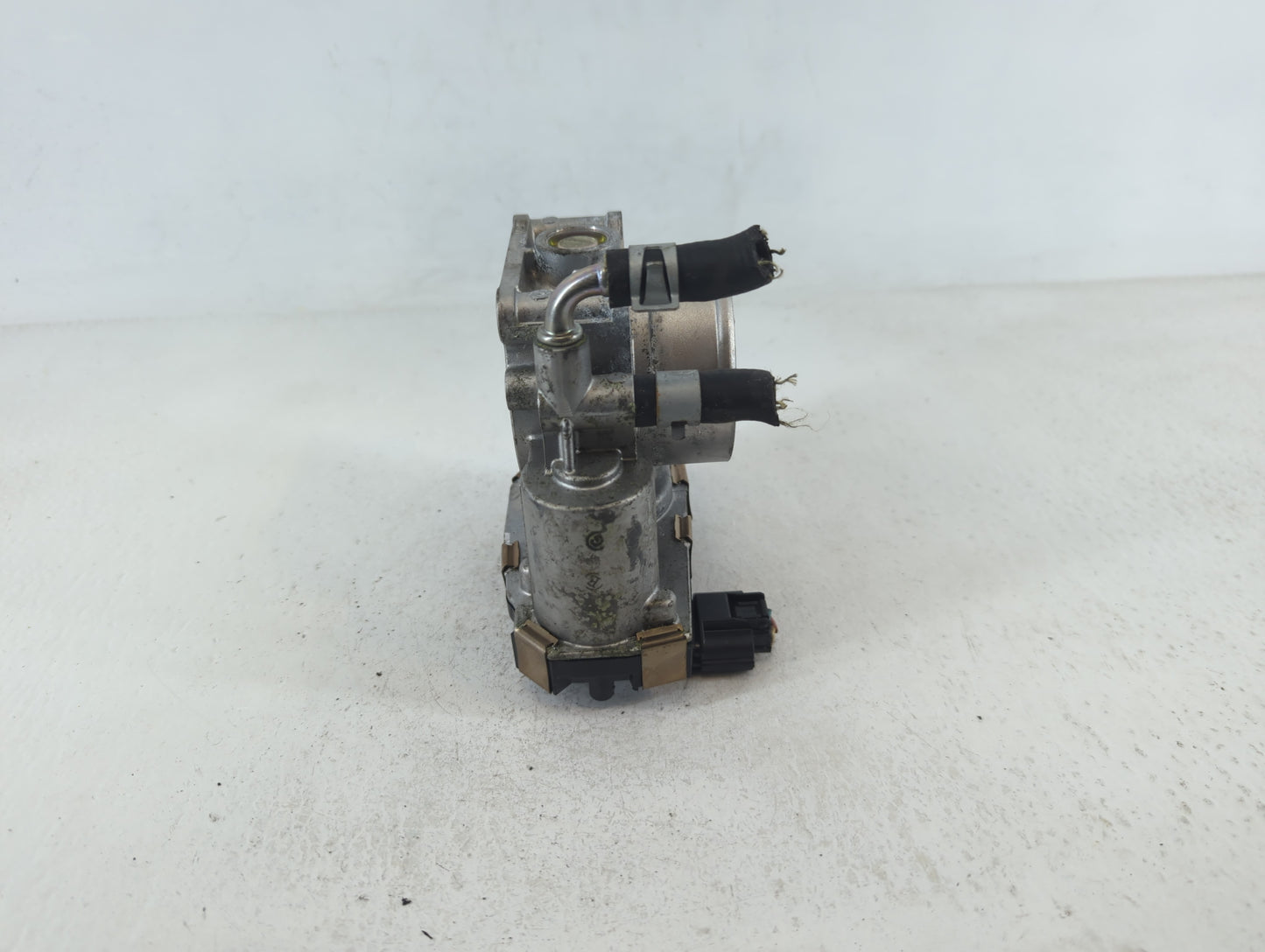 2016-2017 Chevrolet Equinox Throttle Body P/N:8517 REM60-52 Fits Fits 2016 2017 OEM Used Auto Parts - Oemusedautoparts1.com