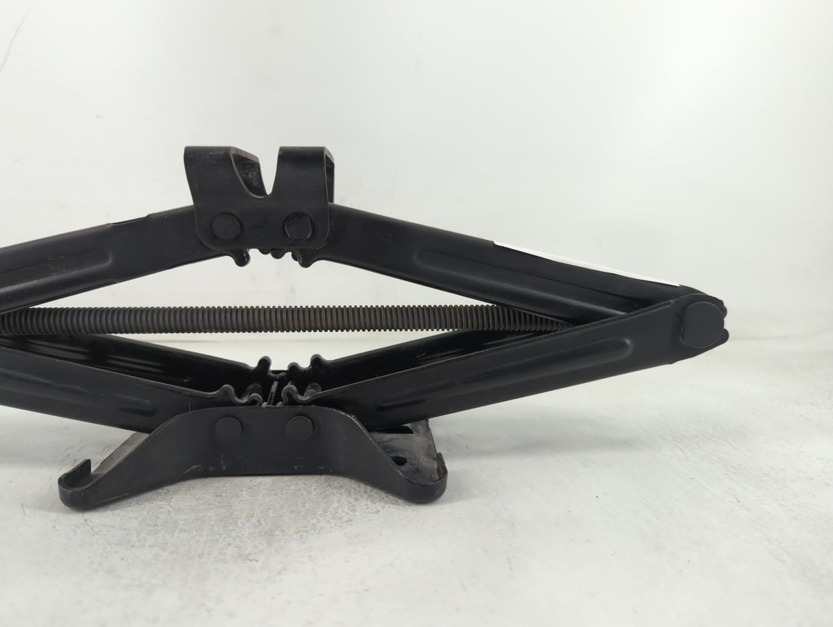 2016 Chevrolet Equinox Spare Scissor Car Jack 683648 - Oemusedautoparts1.com