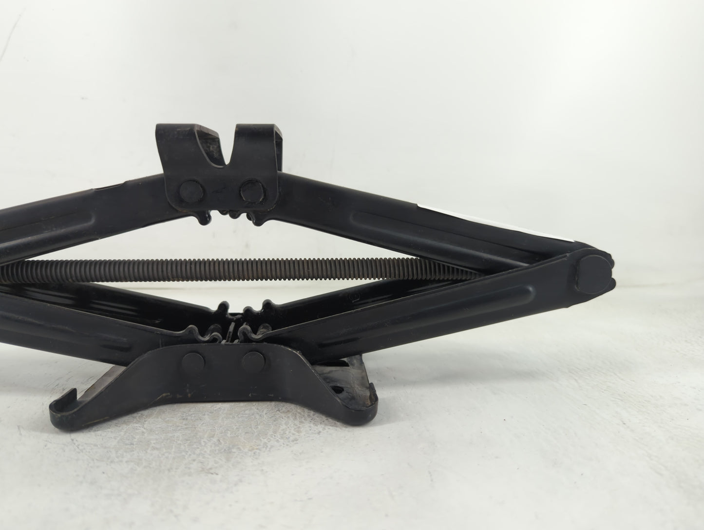 2016 Chevrolet Equinox Spare Scissor Car Jack 683648 - Oemusedautoparts1.com