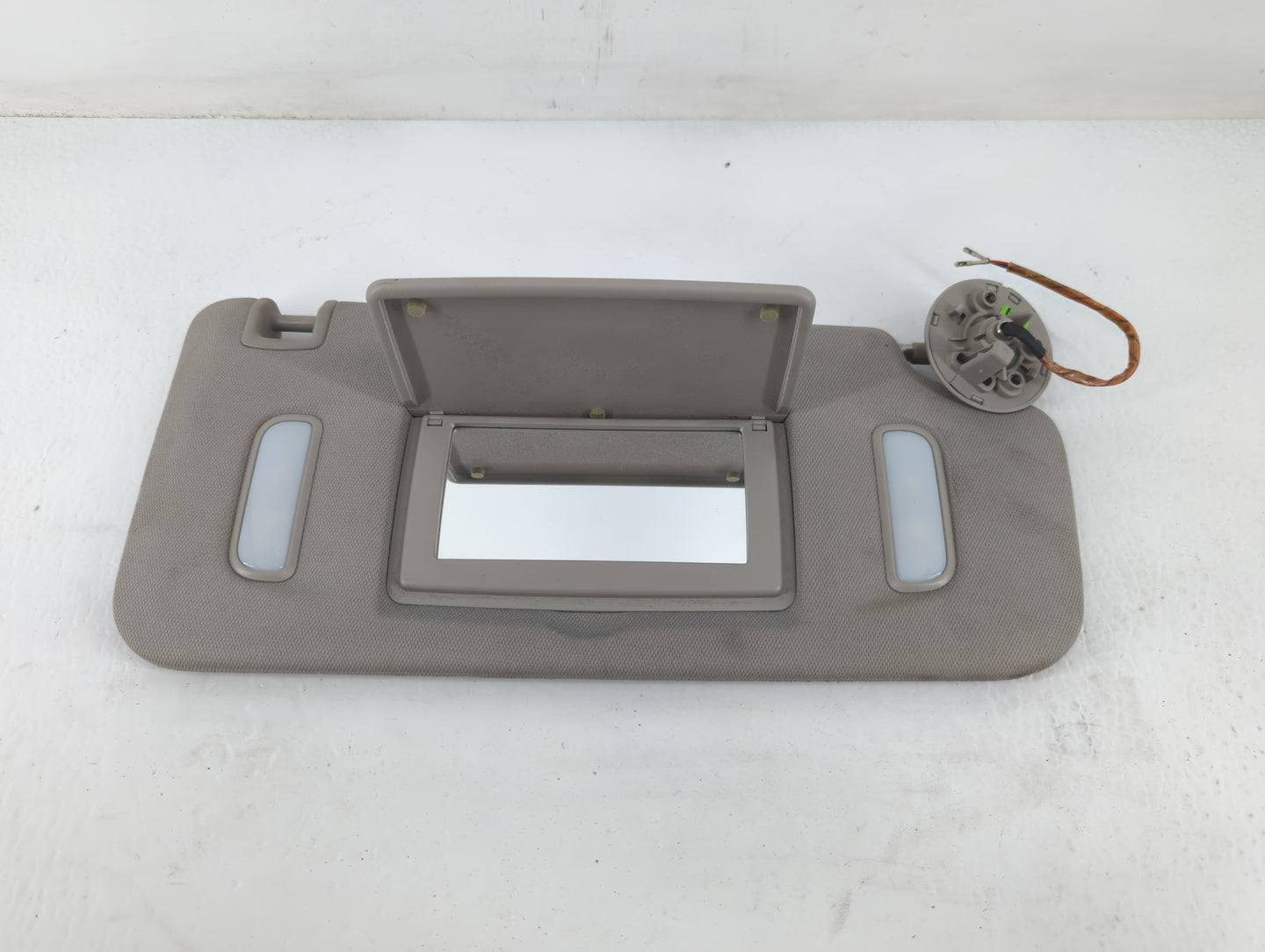 2010-2017 Chevrolet Equinox Sun Visor Shade Replacement Passenger Right Mirror Fits Fits 2010 2011 2012 2013 2014 2015 2016 