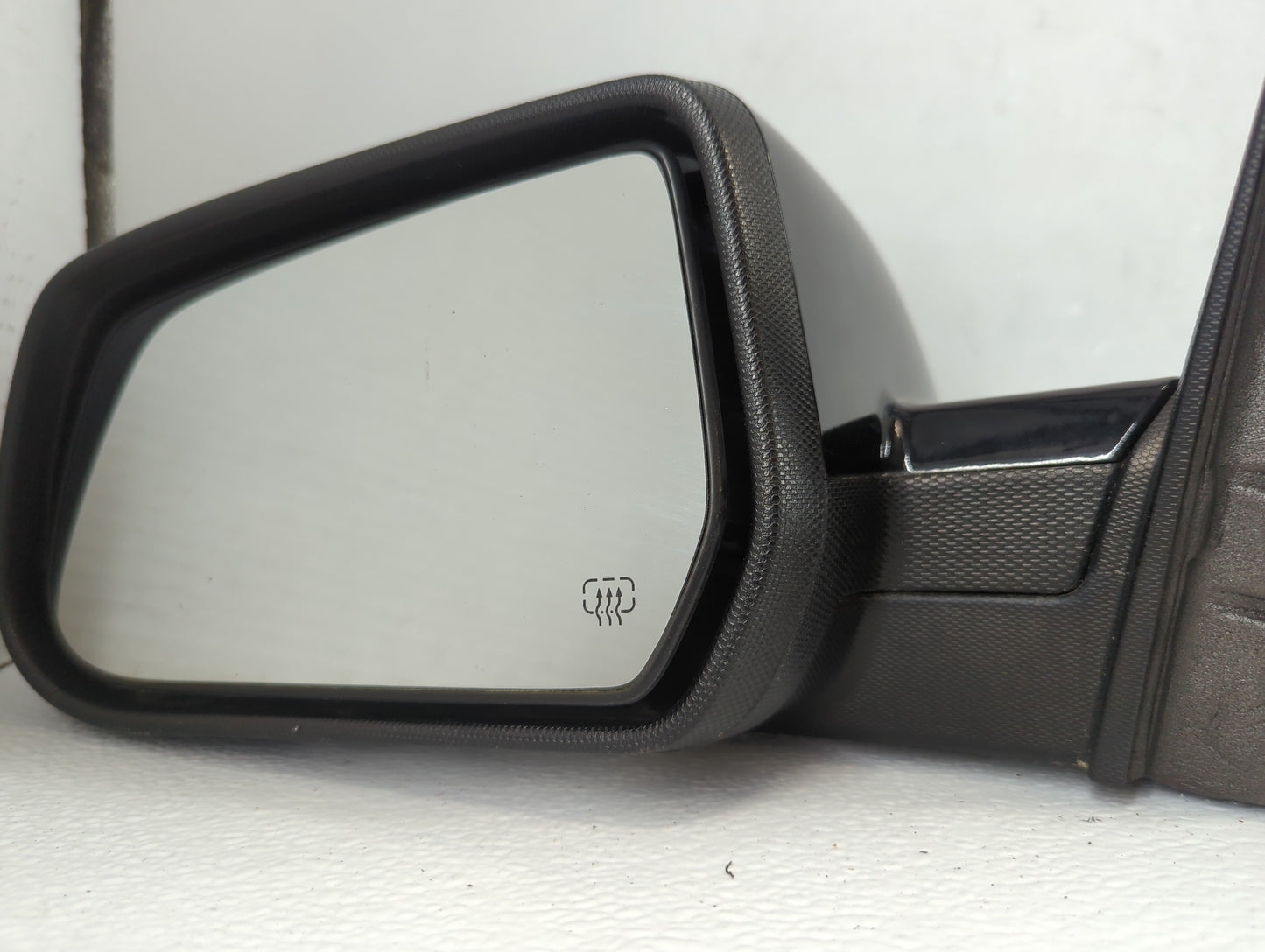 2015-2017 Chevrolet Equinox Driver Side View Mirror - Left Door Mirror OEM Used - Oemusedautoparts1.com