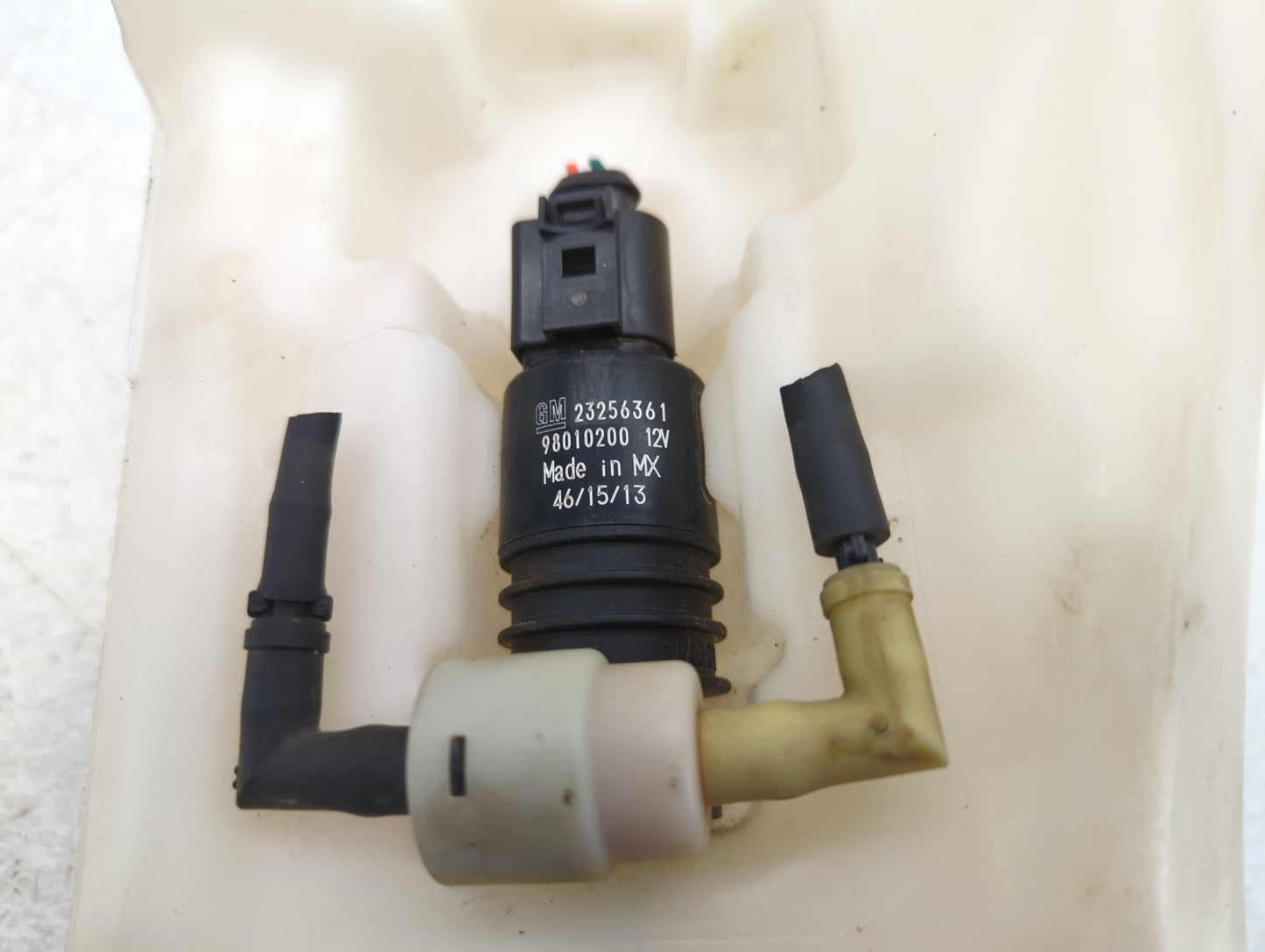 2010-2017 Chevrolet Equinox Windshield Washer Fluid Reservoir Bottle Oem - Oemusedautoparts1.com