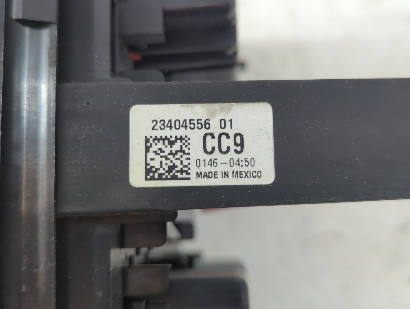 2013-2016 Chevrolet Equinox Fusebox Fuse Box Panel Relay Module P/N:23404556_01 Fits Fits 2013 2014 2015 2016 OEM Used Auto 