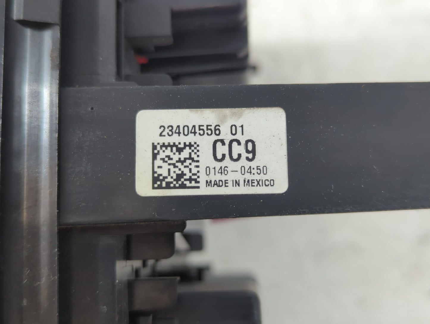 2013-2016 Chevrolet Equinox Fusebox Fuse Box Panel Relay Module P/N:23404556_01 Fits Fits 2013 2014 2015 2016 OEM Used Auto 