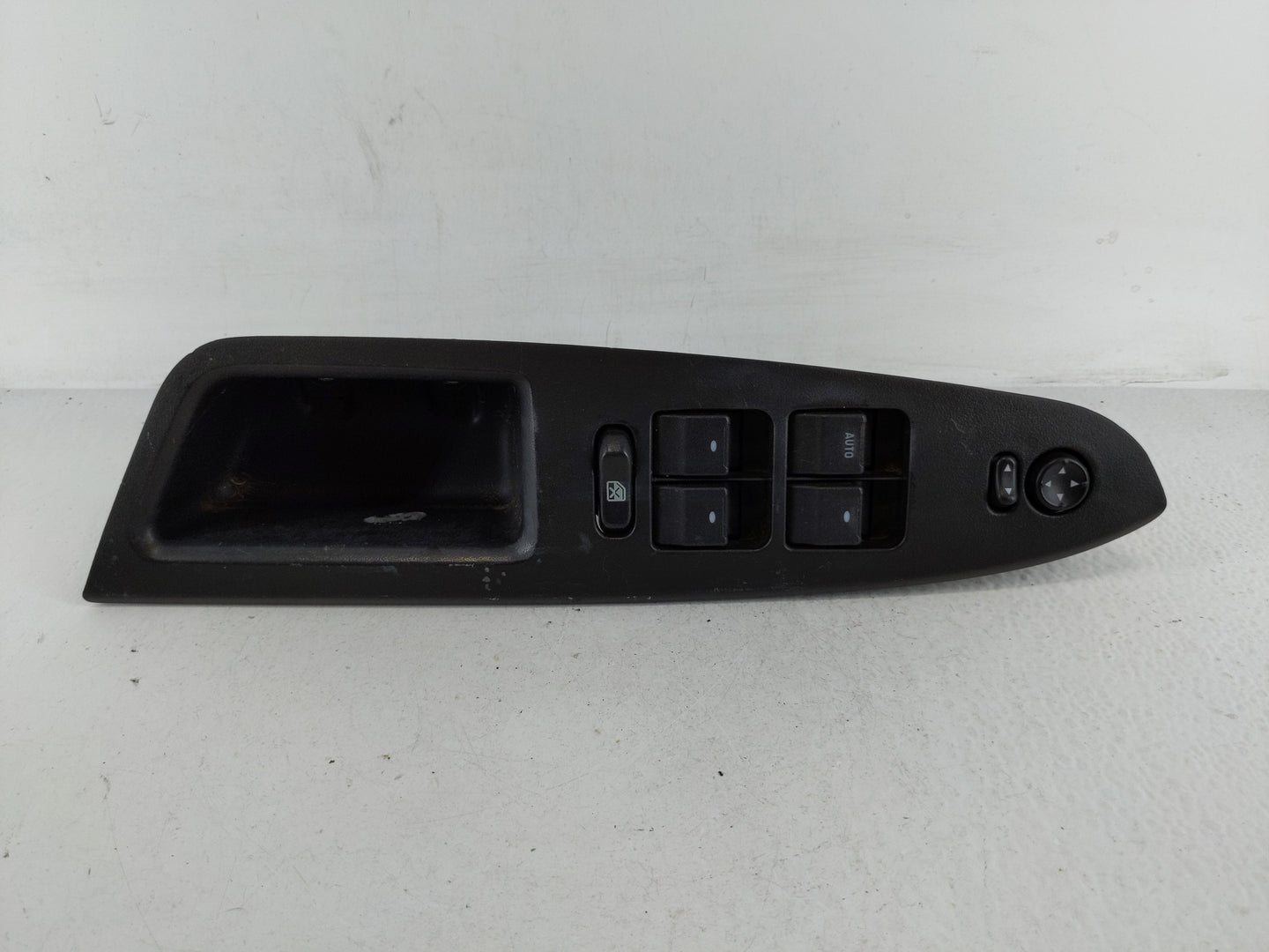 2009-2016 Chevrolet Impala Master Power Window Switch Replacement Driver Side Left P/N:2582893 Fits OEM Used Auto Parts - Oe