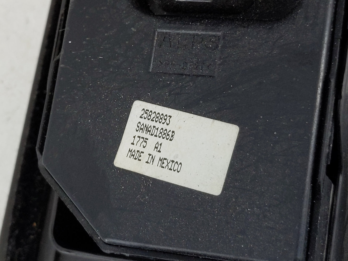 2009-2016 Chevrolet Impala Master Power Window Switch Replacement Driver Side Left P/N:2582893 Fits OEM Used Auto Parts - Oe