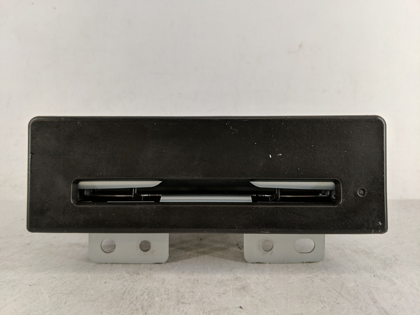 2016 Chevrolet Impala Radio AM FM Cd Player Receiver Replacement P/N:13594480 Fits OEM Used Auto Parts - Oemusedautoparts1.c