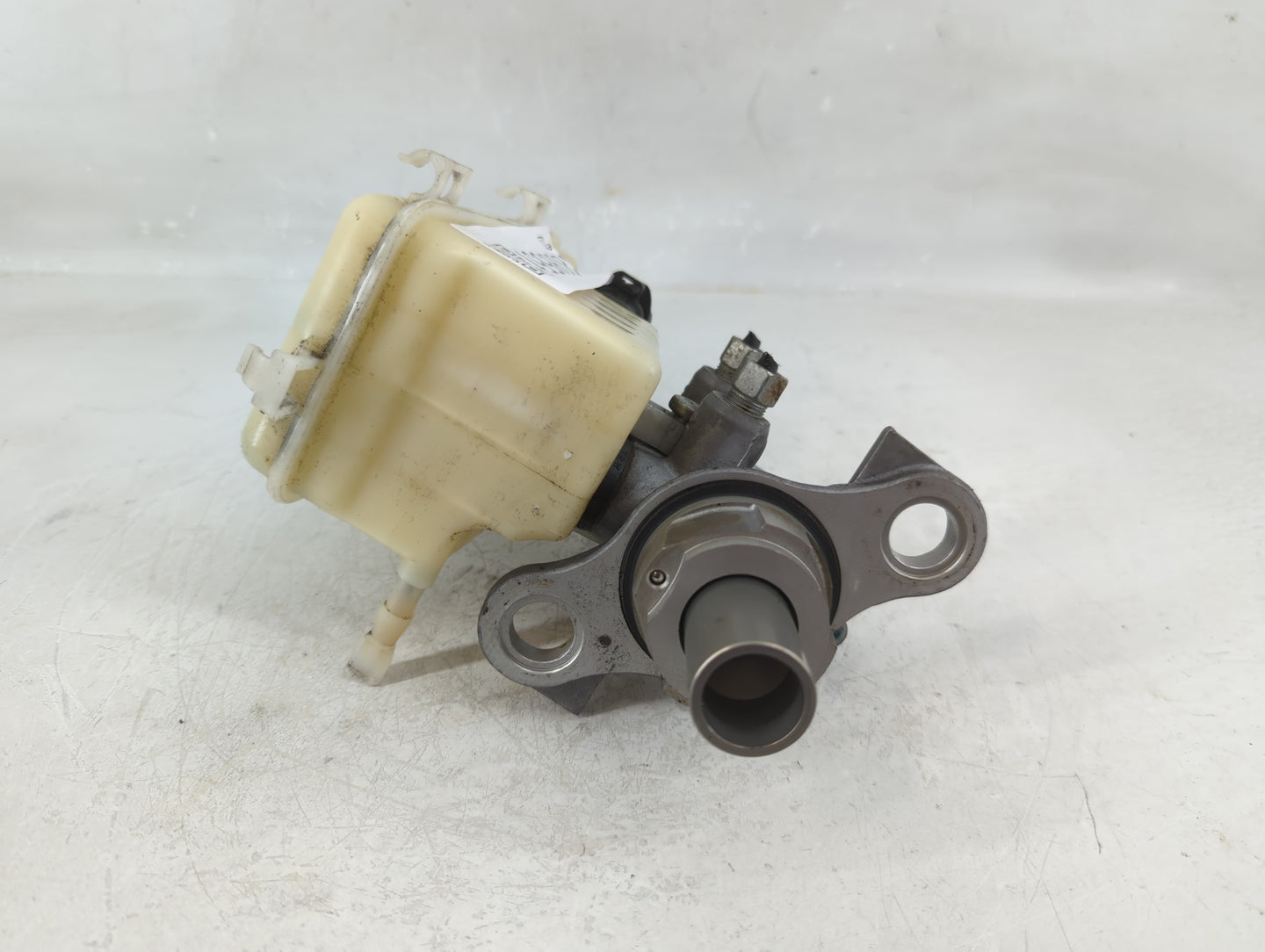2014-2020 Chevrolet Impala Brake Master Cylinder - Oemusedautoparts1.com