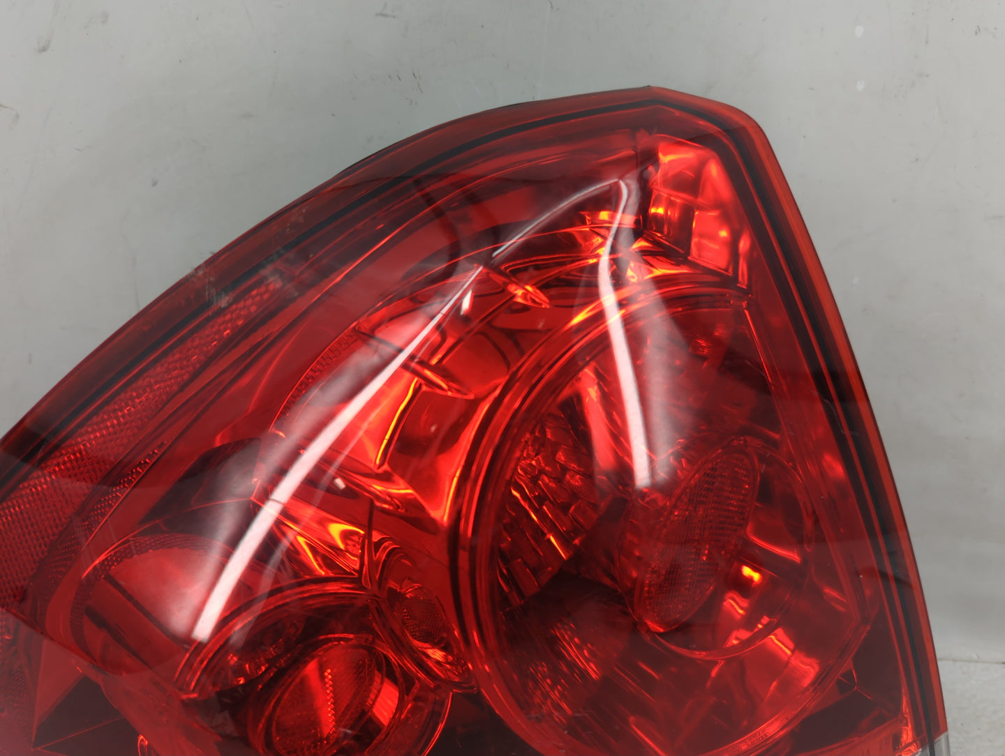 2006-2016 Chevrolet Impala Tail Light Assembly Driver Left OEM P/N:25880343 Fits OEM Used Auto Parts - Oemusedautoparts1.com