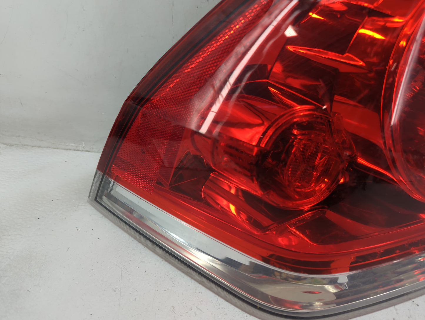 2006-2016 Chevrolet Impala Tail Light Assembly Driver Left OEM P/N:25880343 Fits OEM Used Auto Parts - Oemusedautoparts1.com