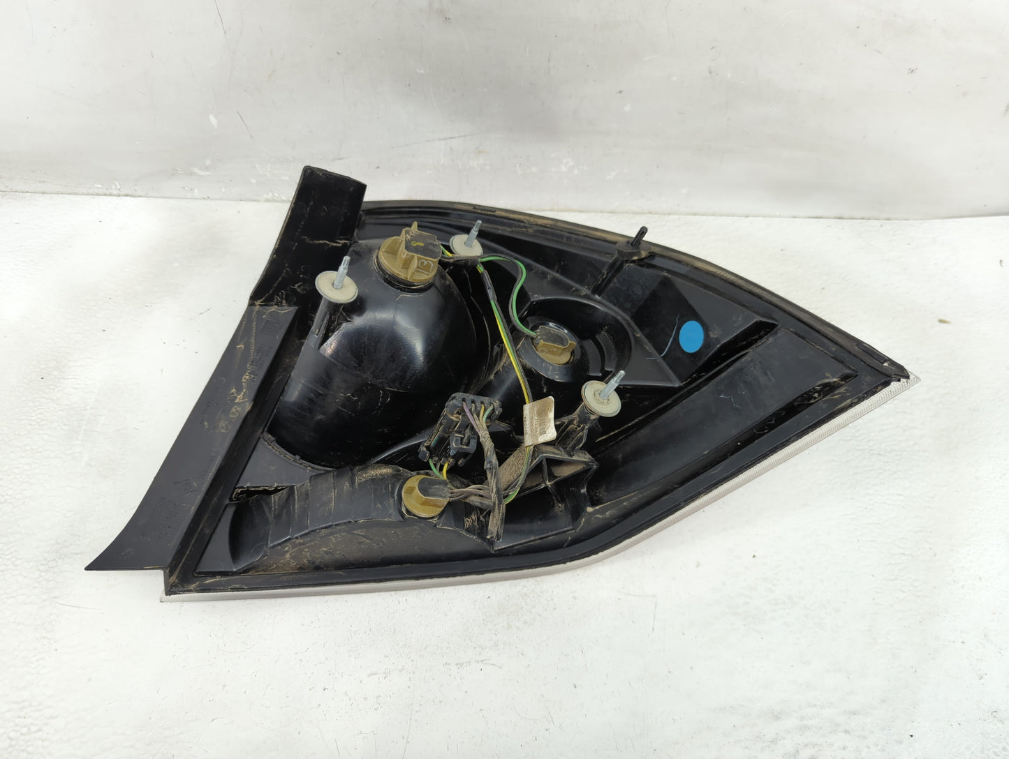 2006-2016 Chevrolet Impala Tail Light Assembly Driver Left OEM P/N:25880343 Fits OEM Used Auto Parts - Oemusedautoparts1.com