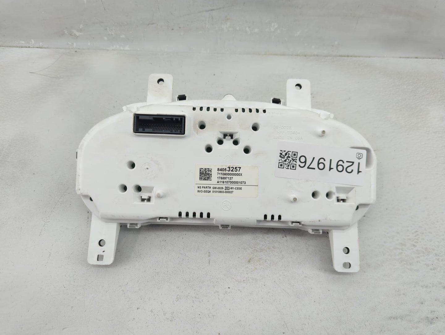 2016 Chevrolet Impala Instrument Cluster Speedometer Gauges P/N:84053257 Fits OEM Used Auto Parts - Oemusedautoparts1.com