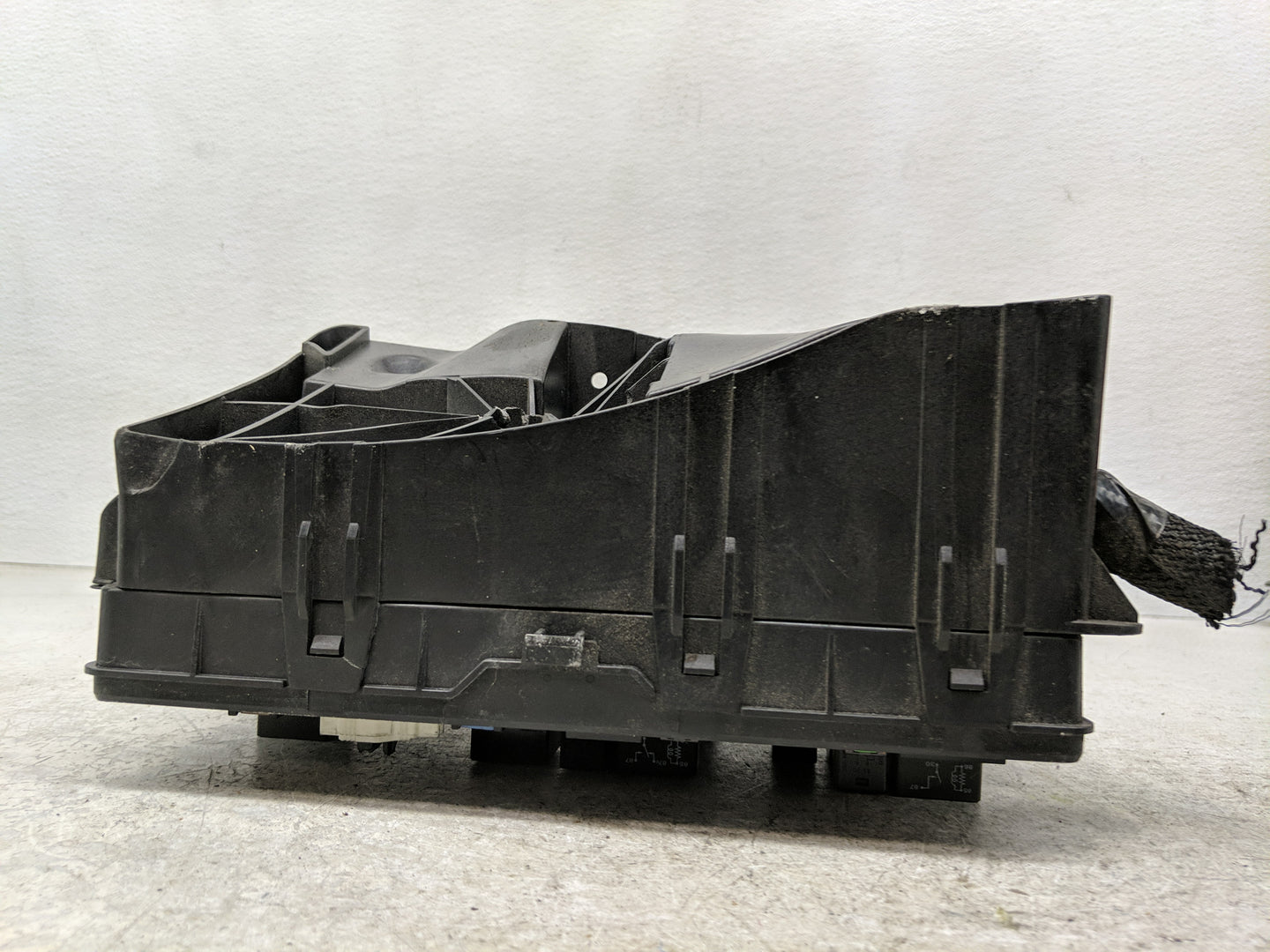 2016-2020 Chevrolet Impala Fusebox Fuse Box Panel Relay Module P/N:23299787 01 Fits Fits 2016 2017 2018 2019 2020 OEM Used A