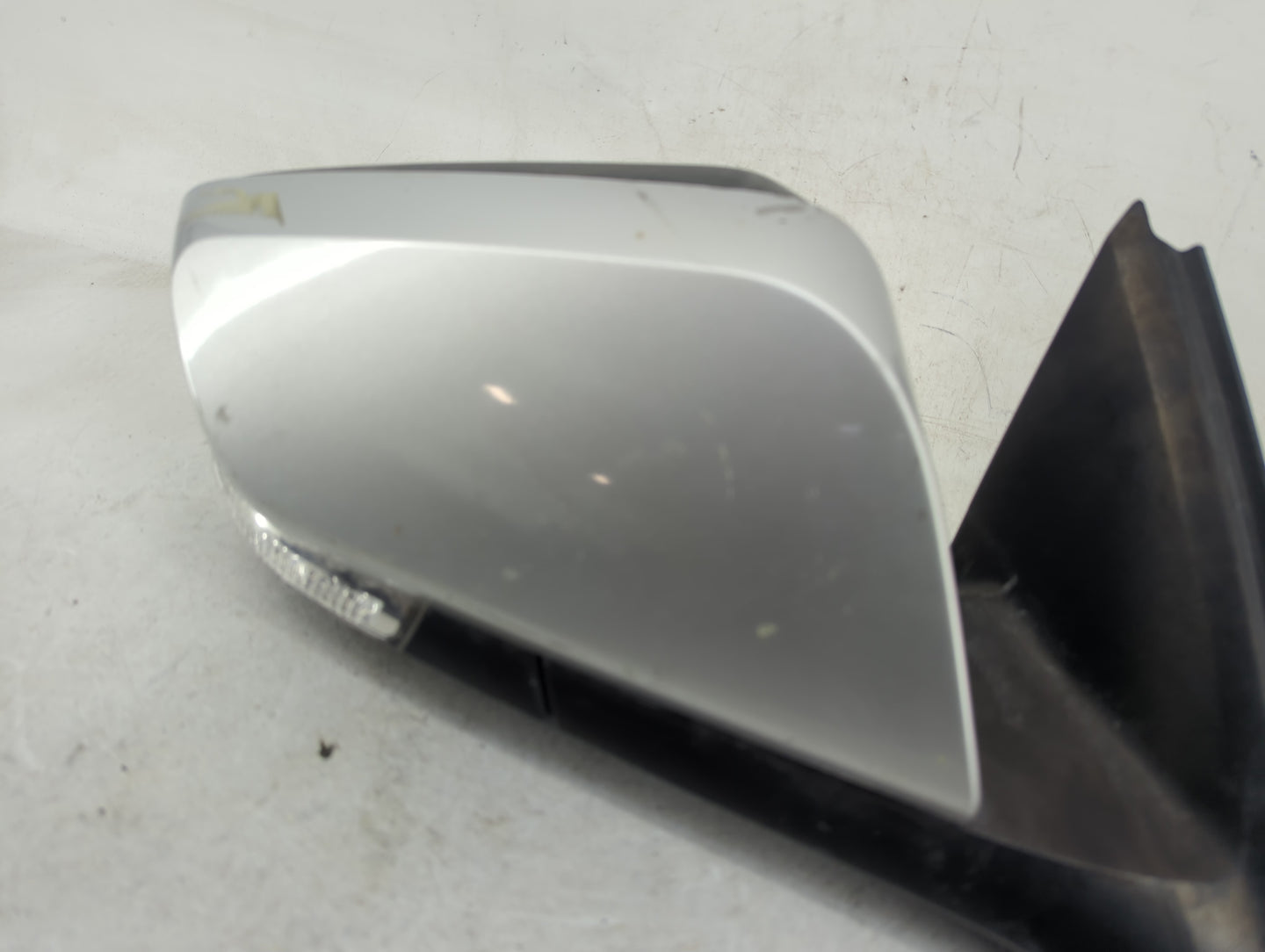 2016 Chevrolet Impala Passenger Side View Mirror - Right Door Mirror OEM Used - Oemusedautoparts1.com