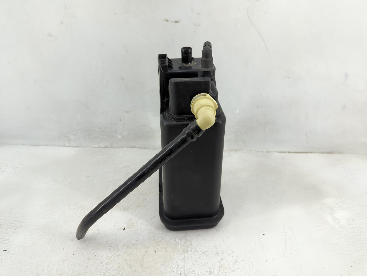 2016 Chevrolet Impala Fuel Vapor Charcoal Canister 1407670 - Oemusedautoparts1.com