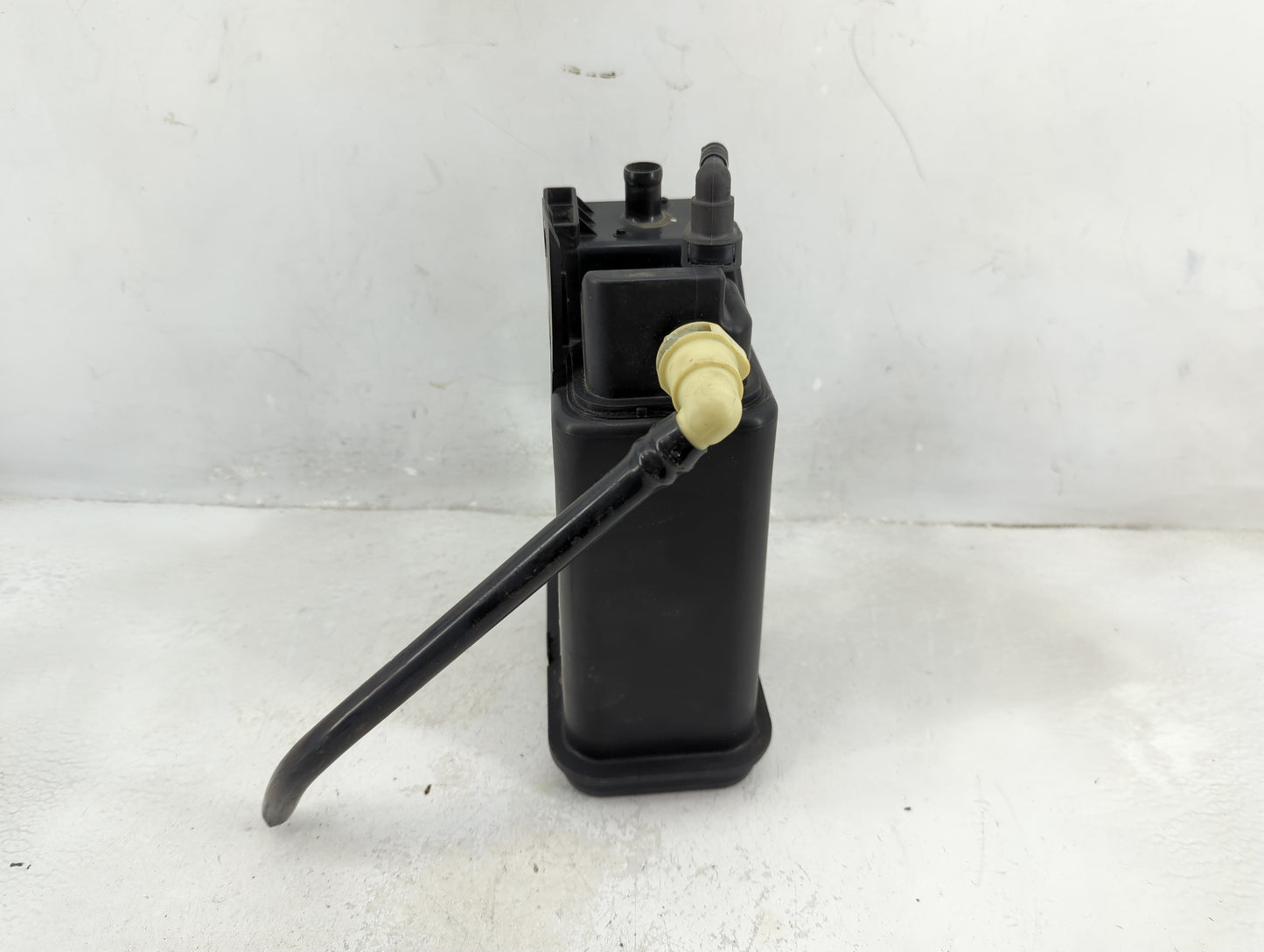 2016 Chevrolet Impala Fuel Vapor Charcoal Canister 1407670 - Oemusedautoparts1.com