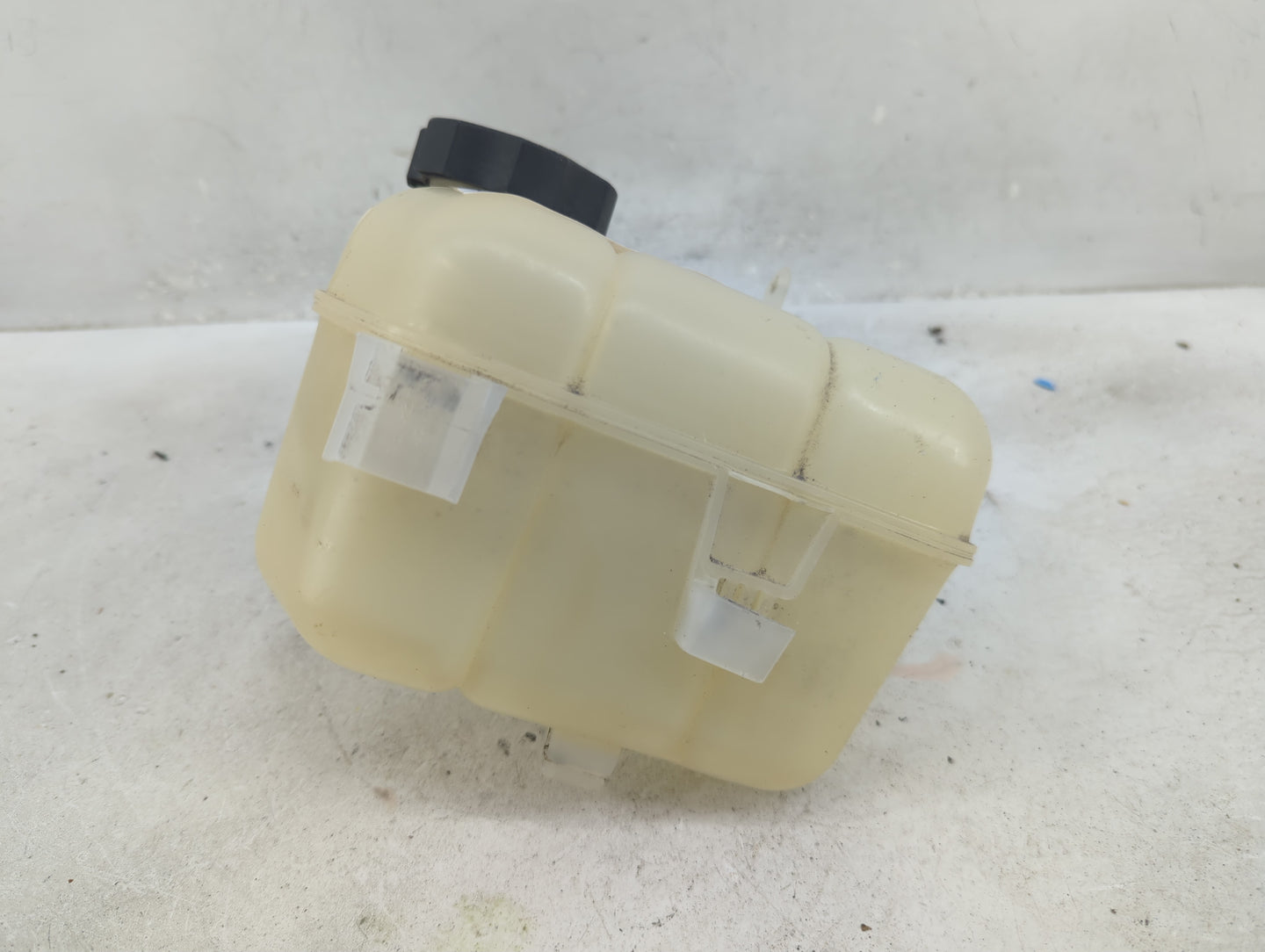 2014 Chevrolet Impala Radiator Coolant Overflow Expansion Tank Bottle 1410254 - Oemusedautoparts1.com