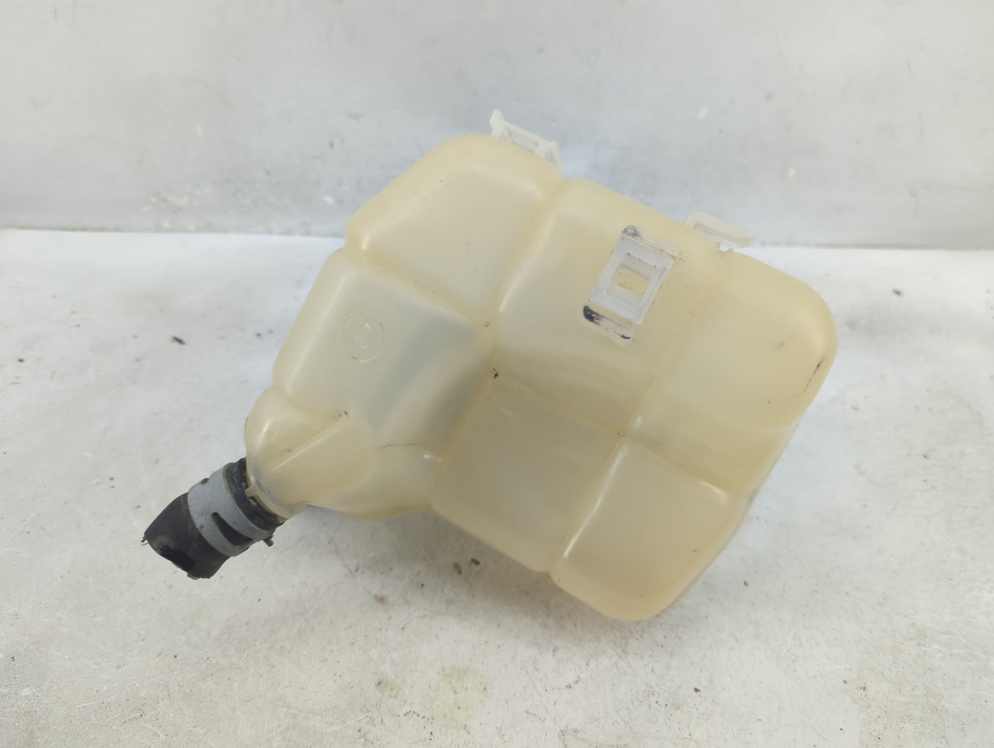 2014 Chevrolet Impala Radiator Coolant Overflow Expansion Tank Bottle 1410254 - Oemusedautoparts1.com