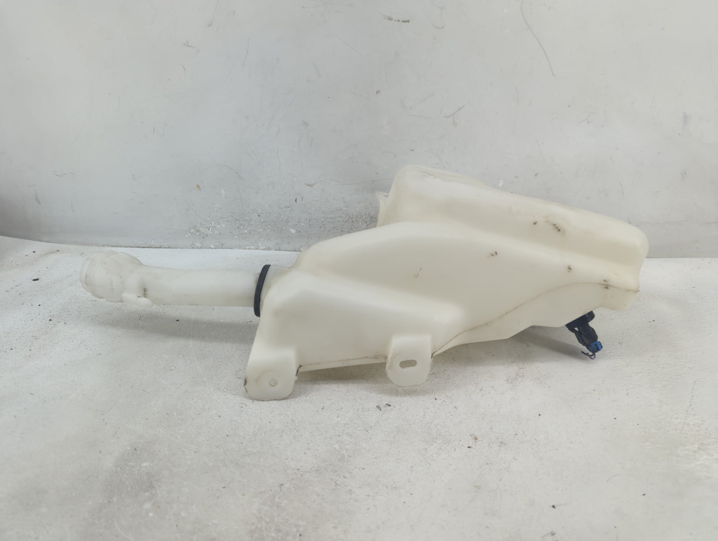 2014-2020 Chevrolet Impala Windshield Washer Fluid Reservoir Bottle Oem - Oemusedautoparts1.com