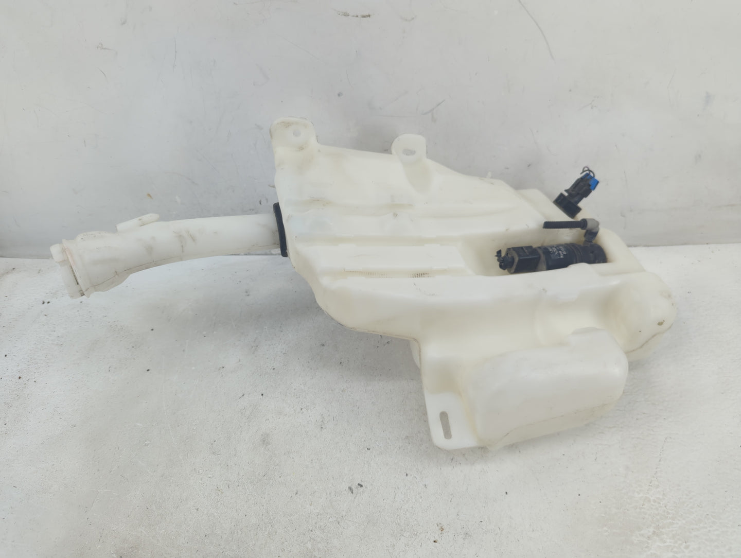 2014-2020 Chevrolet Impala Windshield Washer Fluid Reservoir Bottle Oem - Oemusedautoparts1.com