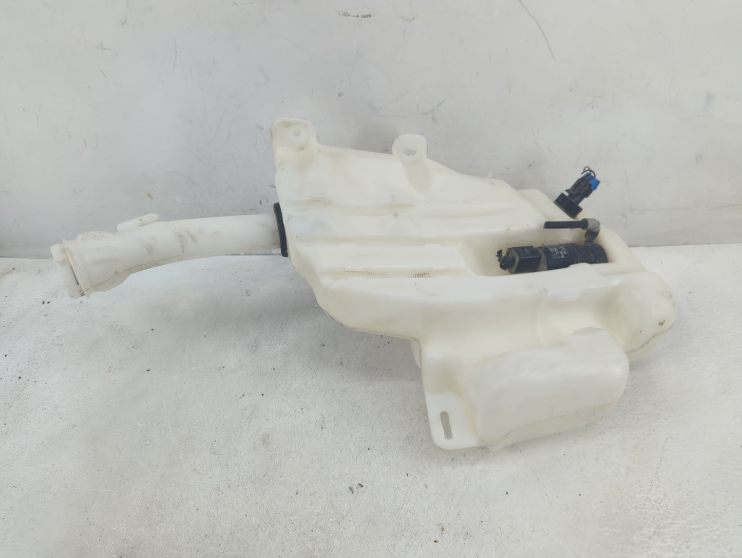2014-2020 Chevrolet Impala Windshield Washer Fluid Reservoir Bottle Oem - Oemusedautoparts1.com