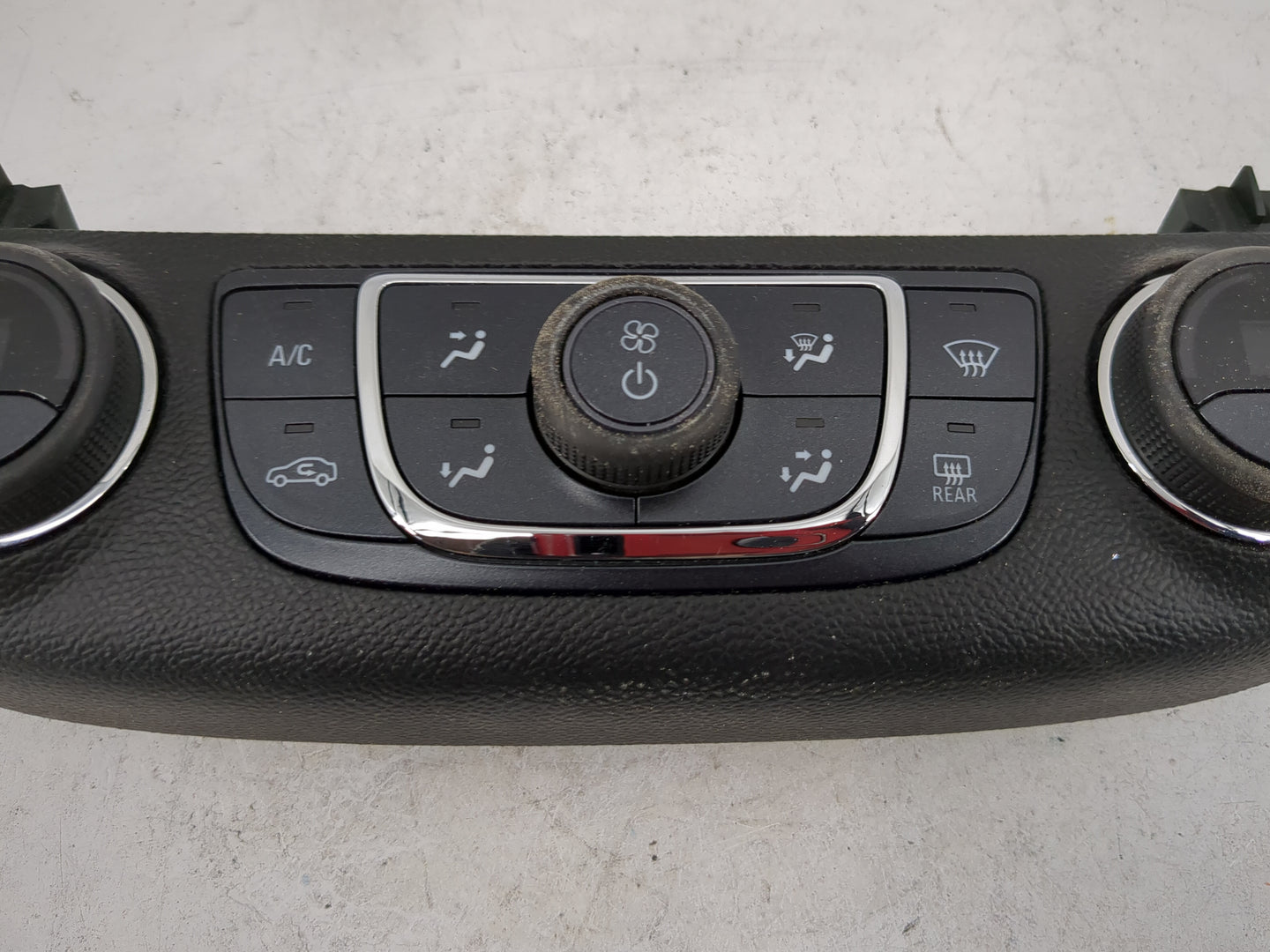 2014-2020 Chevrolet Impala Climate Control Module Temperature AC/Heater Replacement P/N:23453509 QFGM207A Fits OEM Used Auto