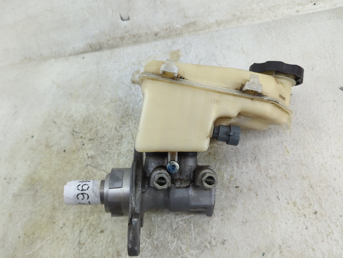 2014-2020 Chevrolet Impala Brake Master Cylinder 1496763 - Oemusedautoparts1.com