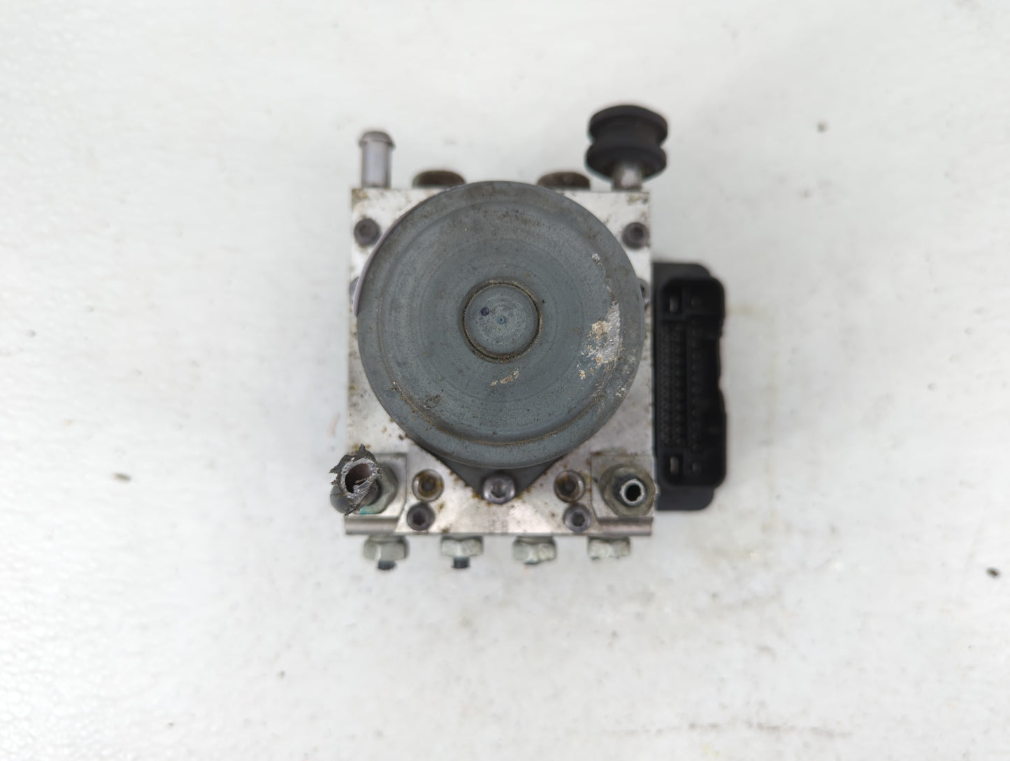 2014-2016 Chevrolet Impala ABS Pump Control Module Replacement P/N:23234098 Fits Fits 2014 2015 2016 OEM Used Auto Parts - O