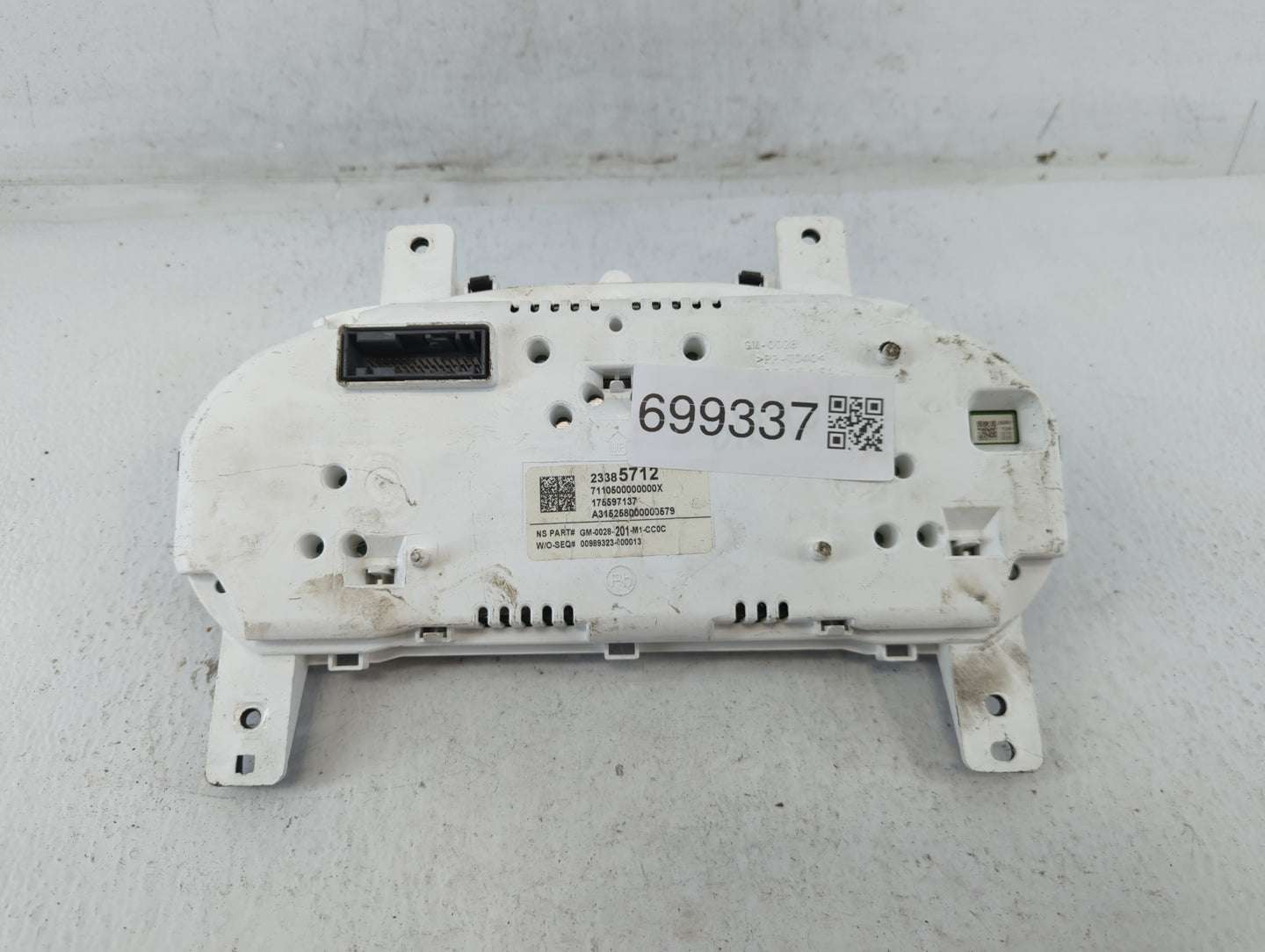 2016 Chevrolet Impala Instrument Cluster Speedometer Gauges P/N:23385712 Fits OEM Used Auto Parts - Oemusedautoparts1.com